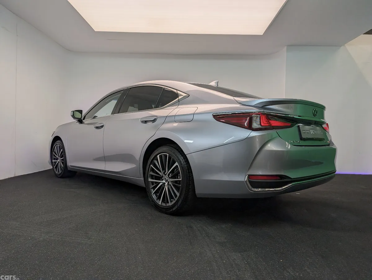 Lexus ES Saloon, Petrol Hybrid, 2025, Silver