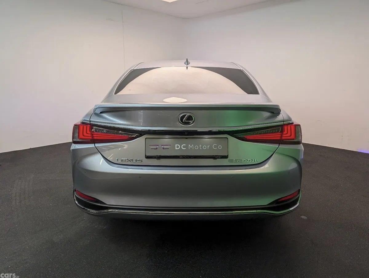Lexus ES Saloon, Petrol Hybrid, 2025, Silver