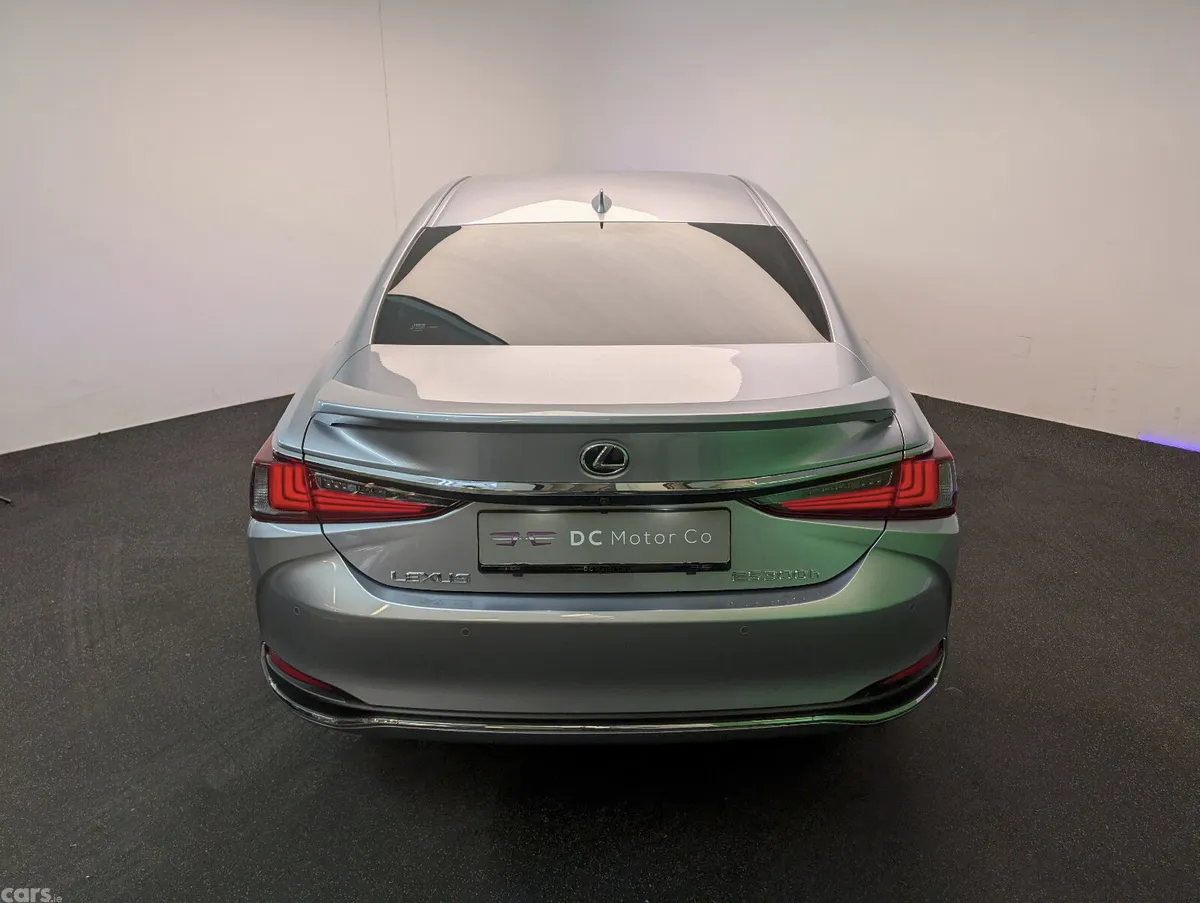 Lexus ES Saloon, Petrol Hybrid, 2025, Silver