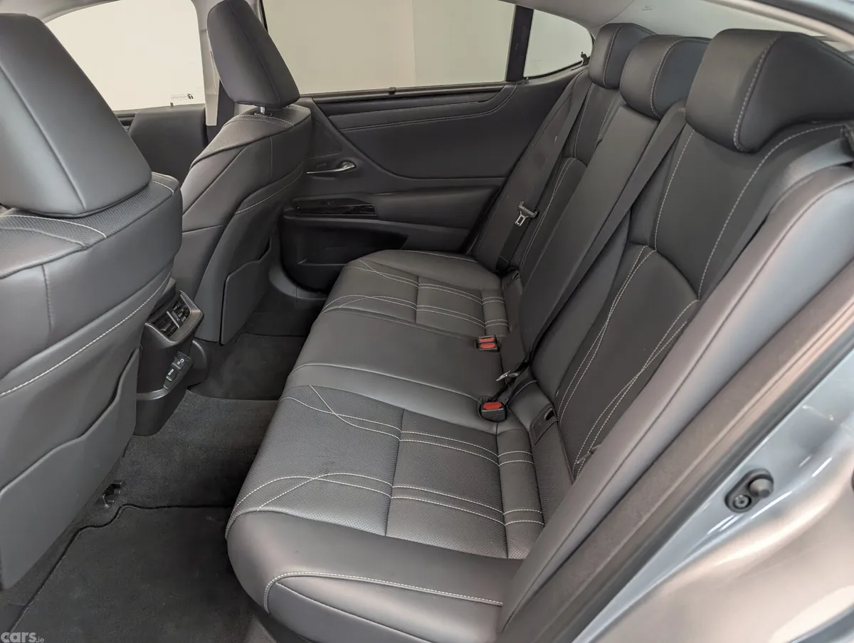 Lexus ES Saloon, Petrol Hybrid, 2025, Silver