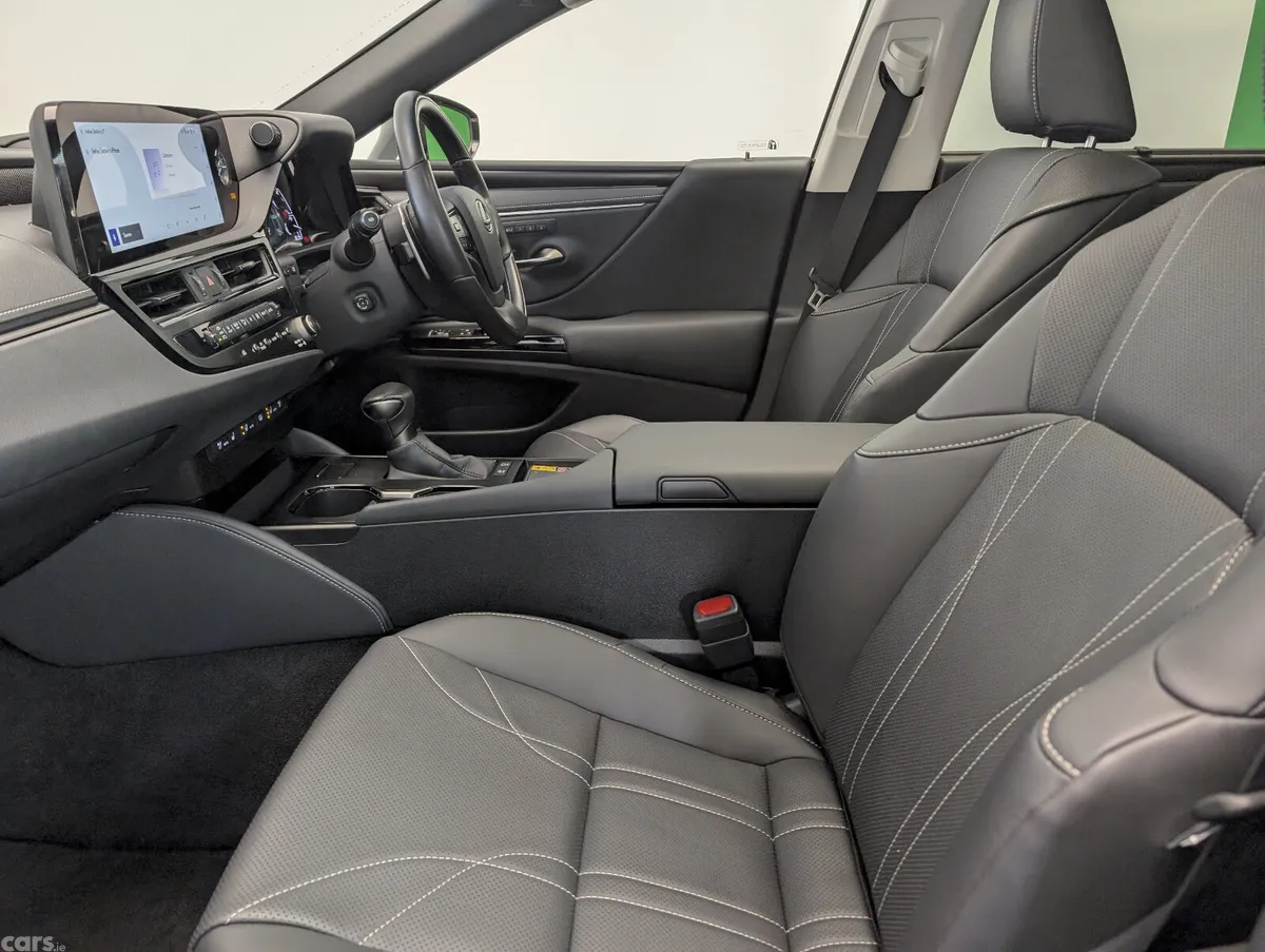 Lexus ES Saloon, Petrol Hybrid, 2025, Silver