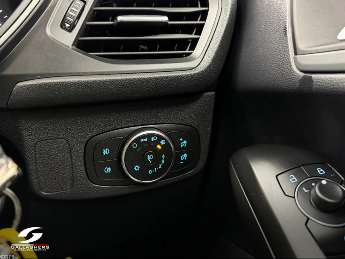 Ford Focus Hatchback, Diesel, 2022, Red