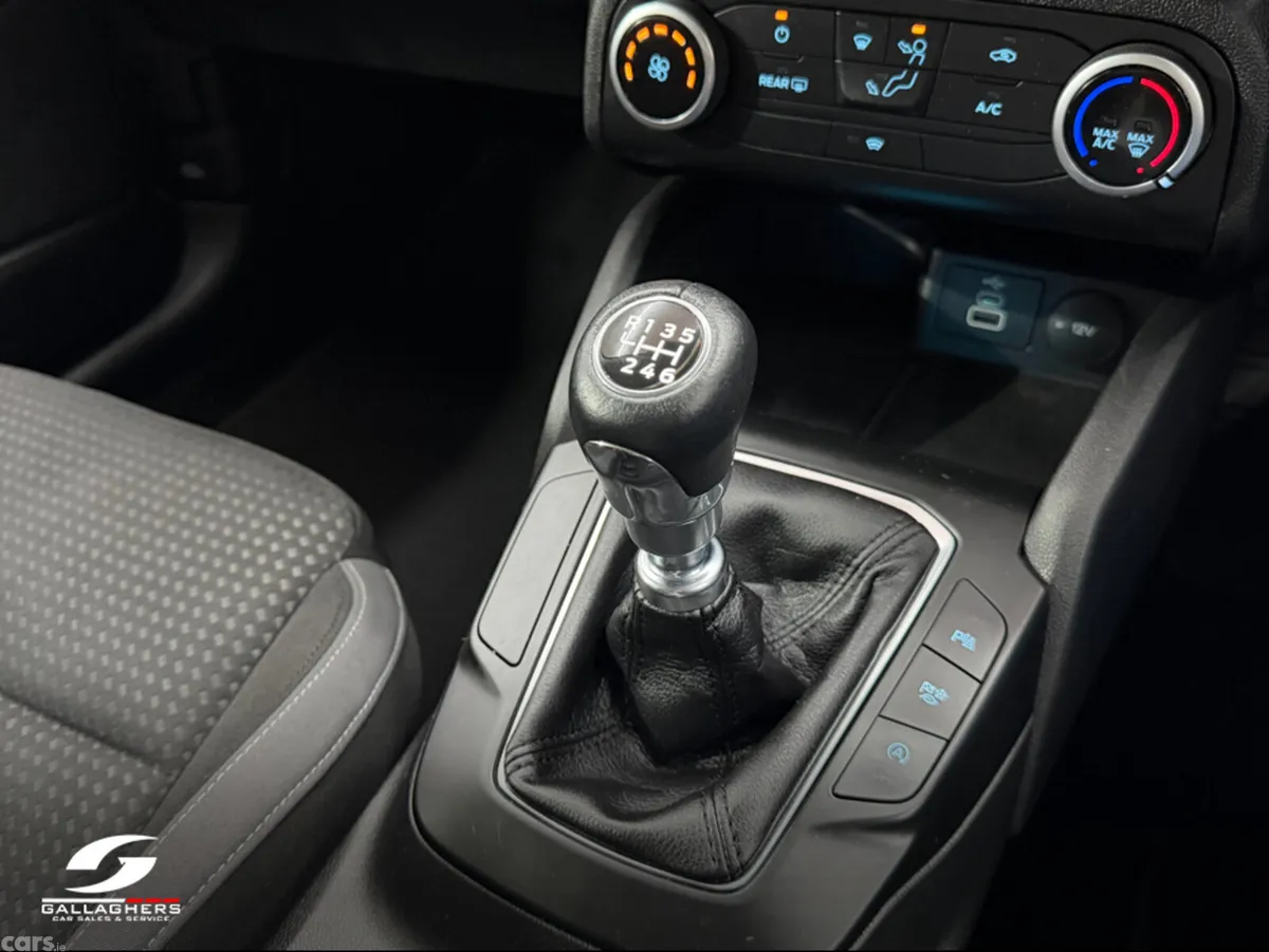 Ford Focus Hatchback, Diesel, 2022, Red