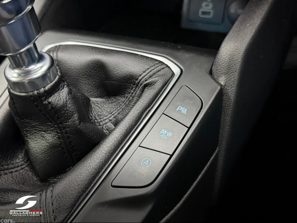 Ford Focus Hatchback, Diesel, 2022, Red