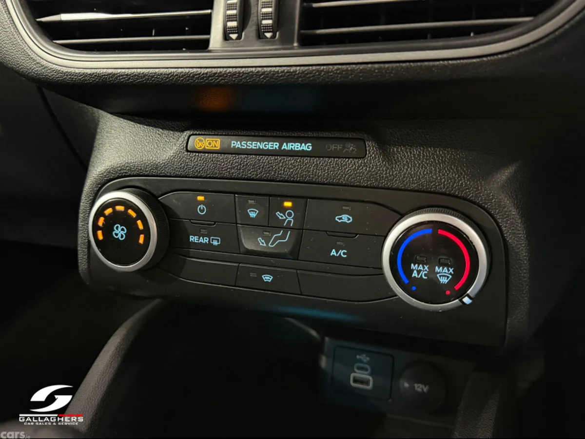 Ford Focus Hatchback, Diesel, 2022, Red