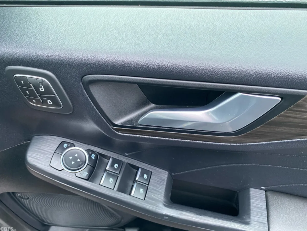 Ford Kuga MPV, Petrol Plug-in Hybrid, 2023, Grey