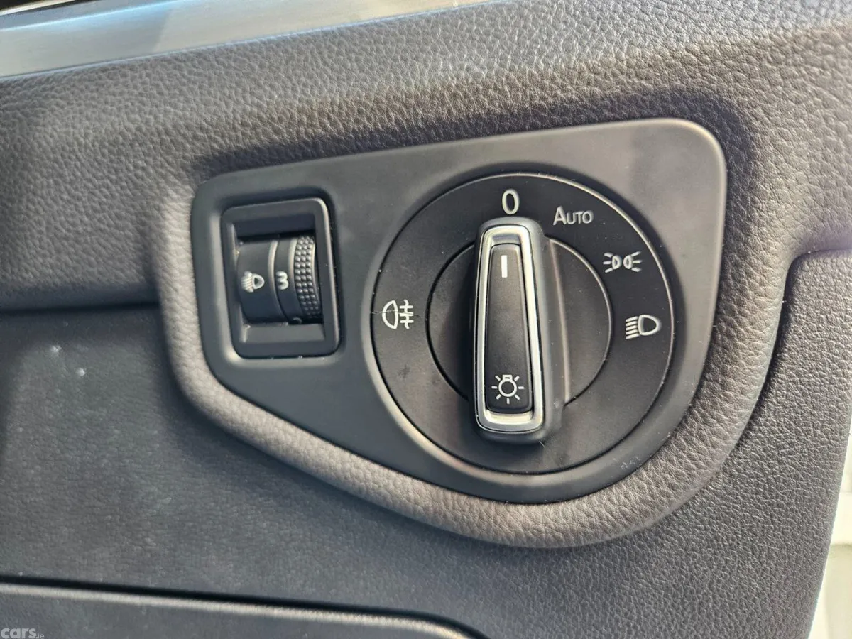 Volkswagen Touran MPV, Diesel, 2016, White