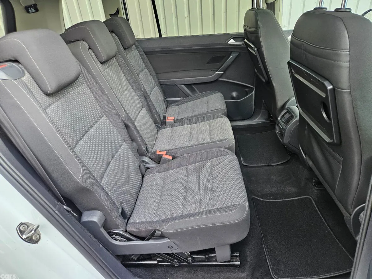 Volkswagen Touran MPV, Diesel, 2016, White