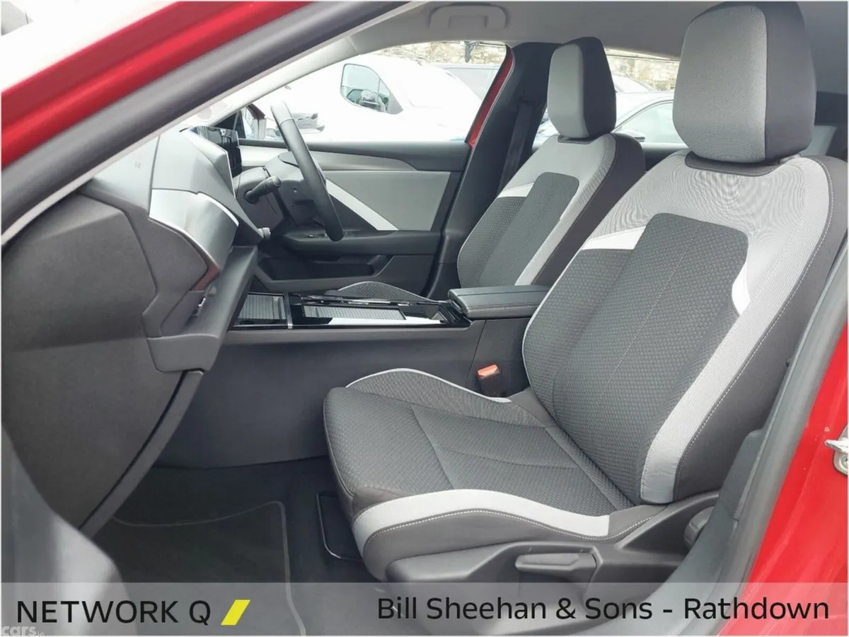 Opel Astra Hatchback, Electric, 2025, Red