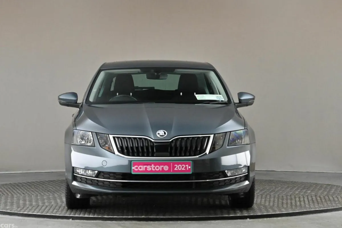Skoda Octavia Hatchback, Petrol, 2021, Grey