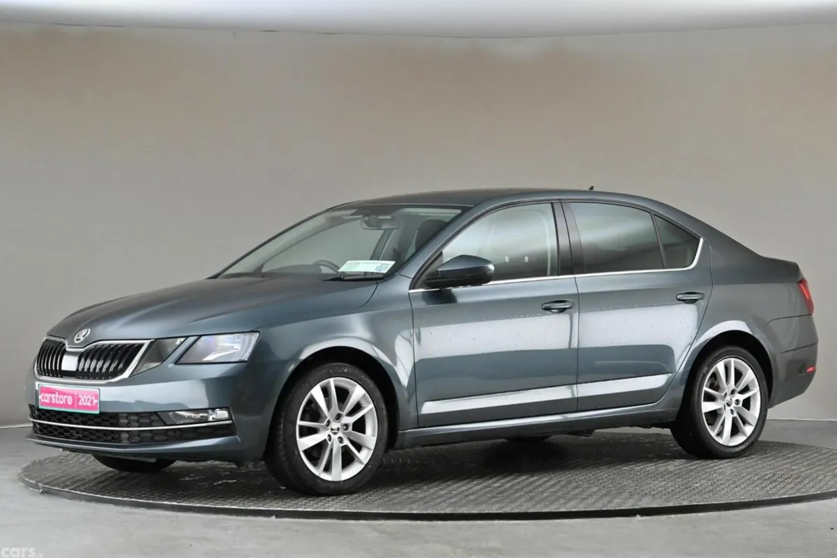 Skoda Octavia Hatchback, Petrol, 2021, Grey