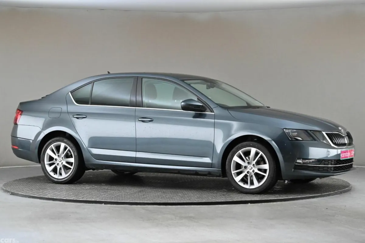 Skoda Octavia Hatchback, Petrol, 2021, Grey