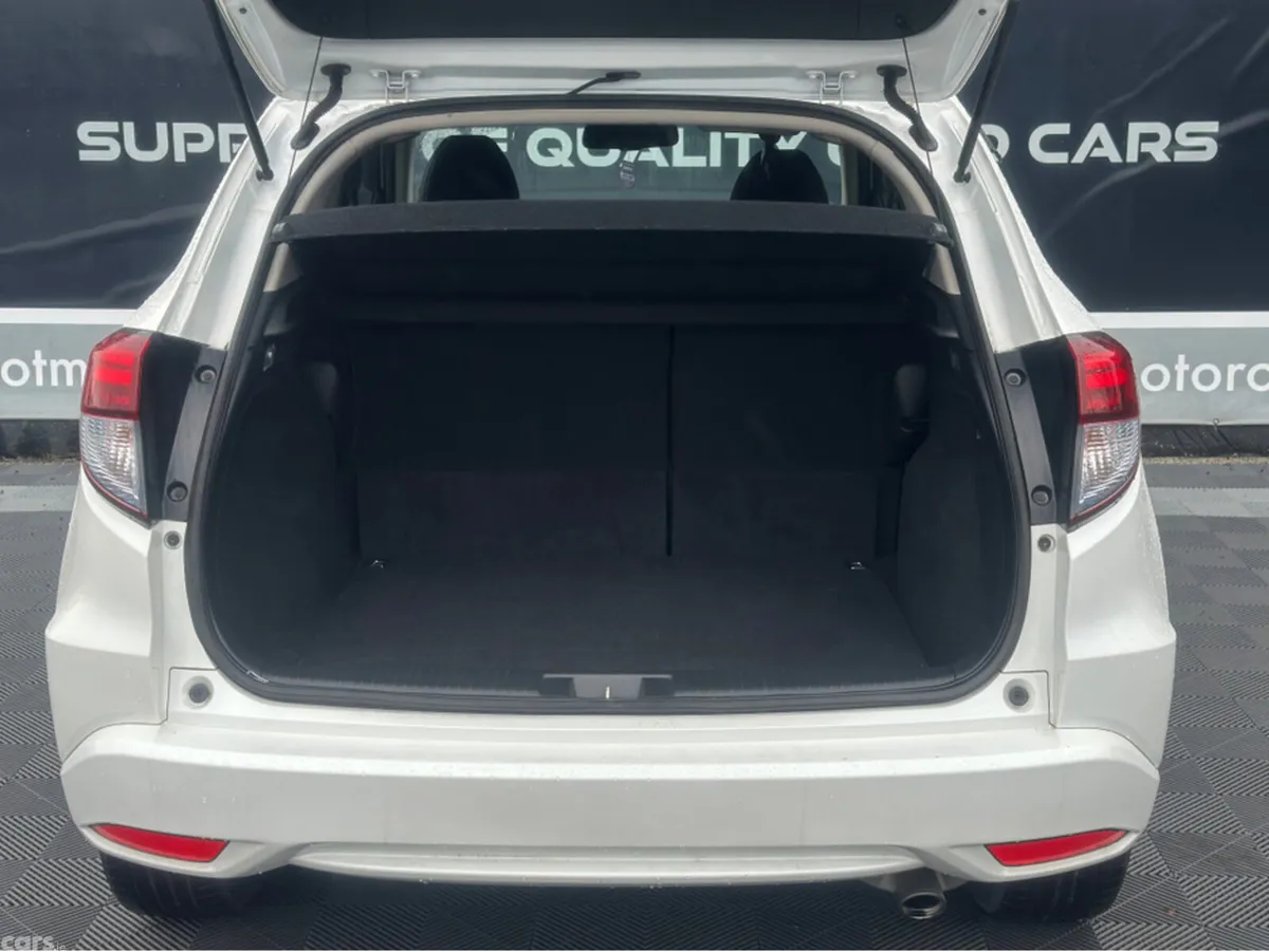 Honda Vezel MPV, Petrol Hybrid, 2015, White