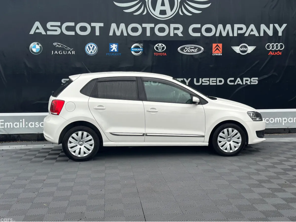 Volkswagen Polo Hatchback, Petrol, 2014, White
