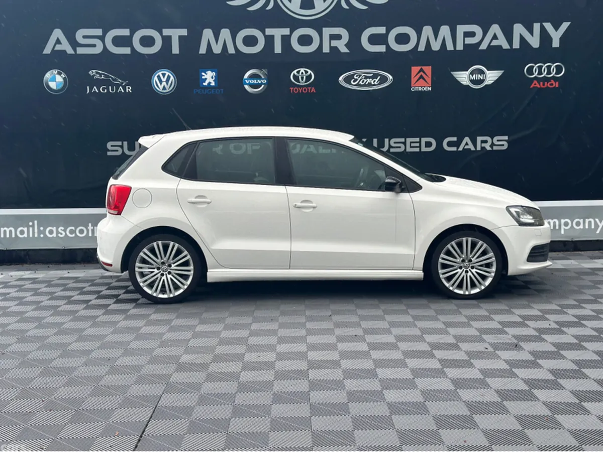 Volkswagen Polo Hatchback, Petrol, 2015, White