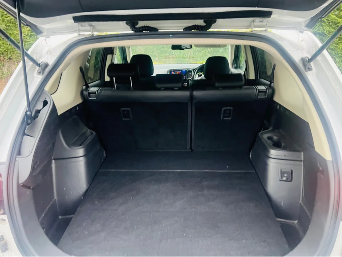 Mitsubishi Outlander SUV, Petrol Plug-in Hybrid, 2018, White