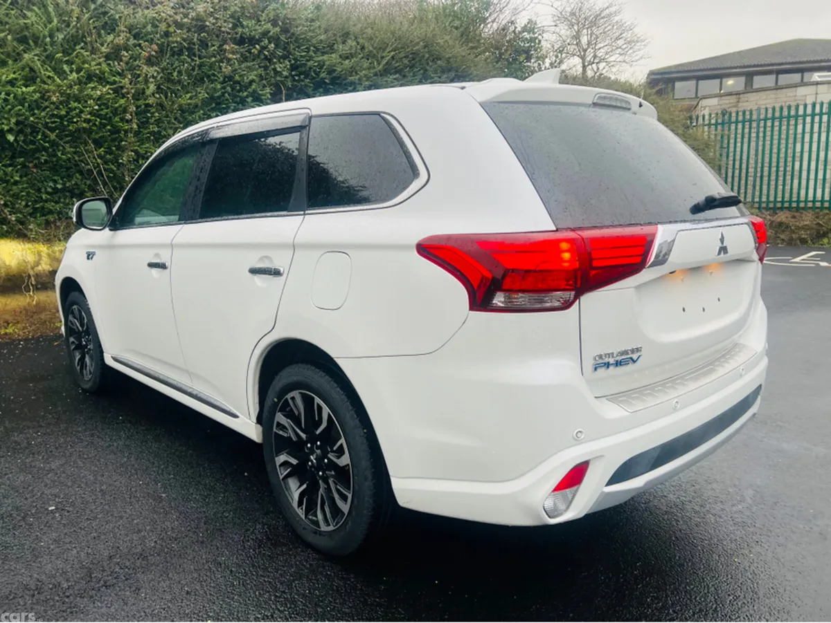 Mitsubishi Outlander SUV, Petrol Plug-in Hybrid, 2018, White