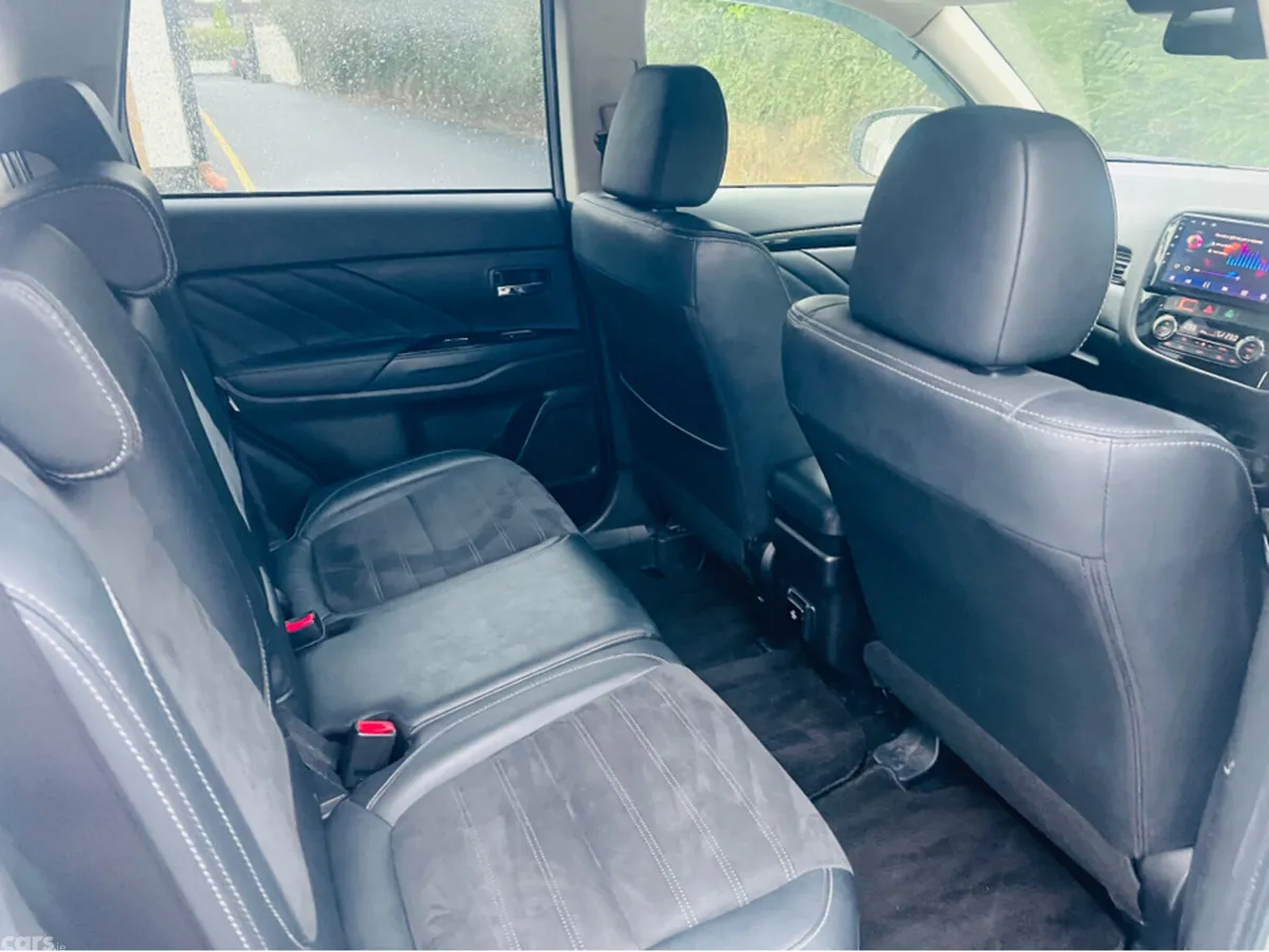 Mitsubishi Outlander SUV, Petrol Plug-in Hybrid, 2018, White