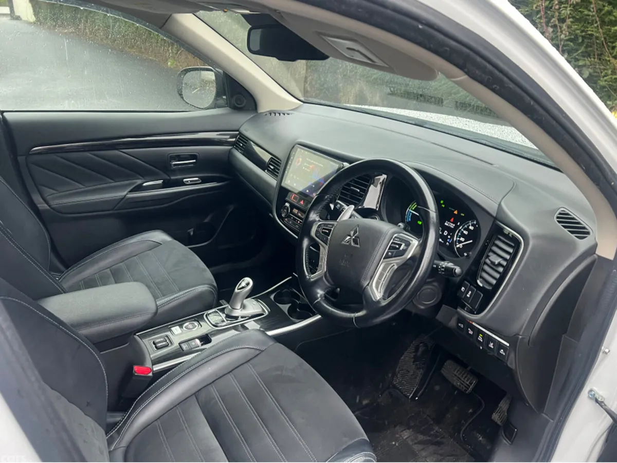 Mitsubishi Outlander SUV, Petrol Plug-in Hybrid, 2018, White