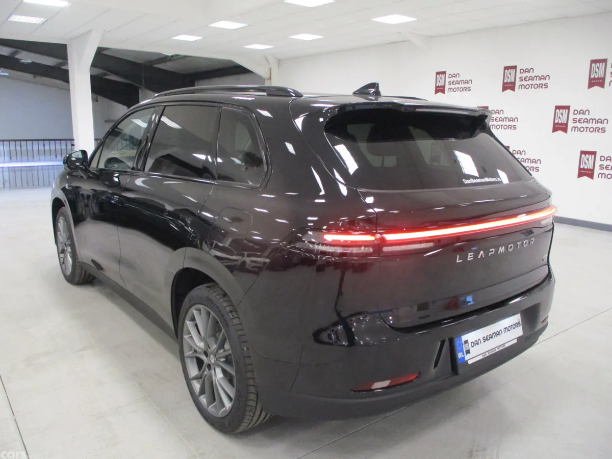 Leapmotor C10 SUV, Petrol Plug-in Hybrid, 2027, Black