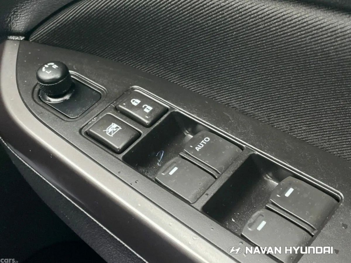 Suzuki Vitara SUV, Petrol Hybrid, 2023, Yellow