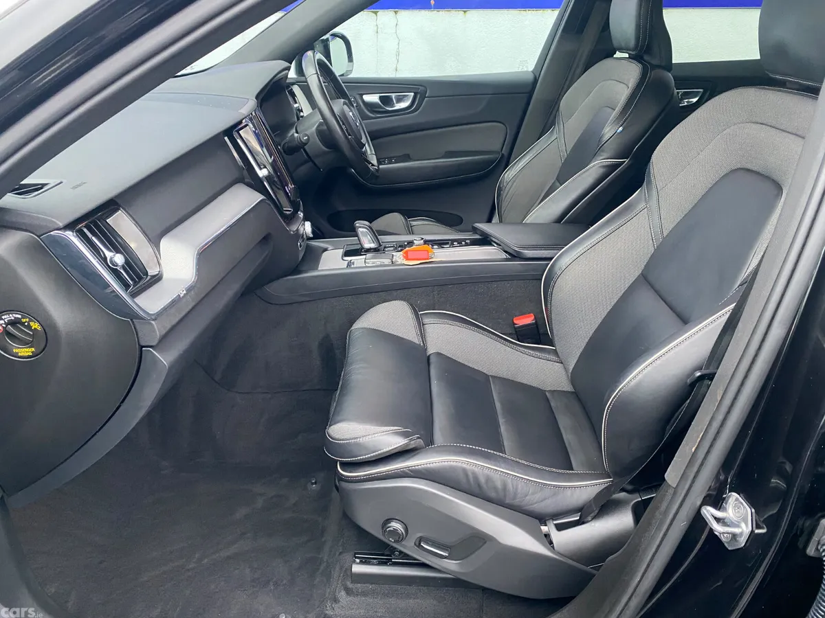 Volvo XC60 SUV, Petrol Plug-in Hybrid, 2021, Black