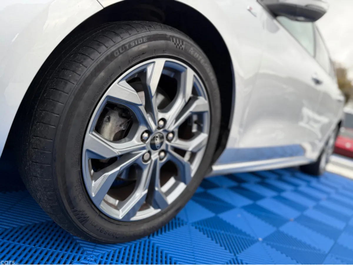 Ford Focus Hatchback, Petrol, 2023, Silver
