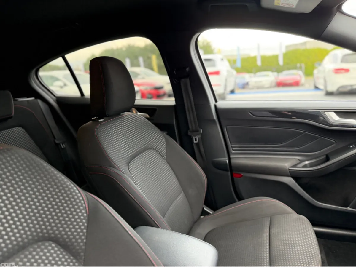 Ford Focus Hatchback, Petrol, 2023, Silver