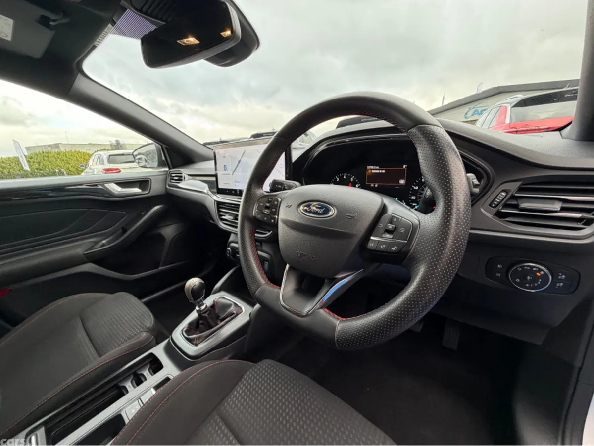 Ford Focus Hatchback, Petrol, 2023, Silver