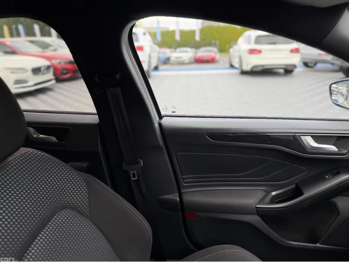 Ford Focus Hatchback, Petrol, 2023, Silver