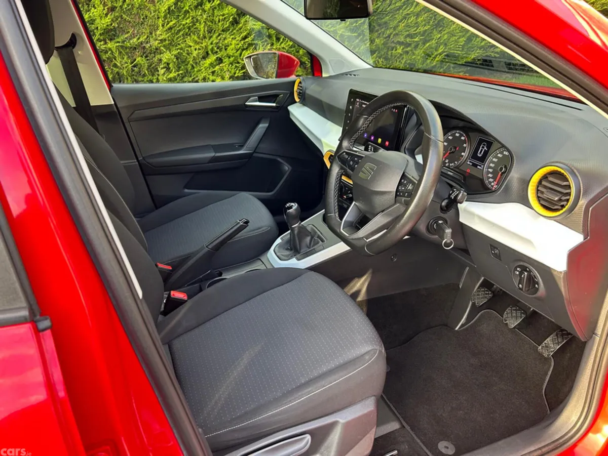 SEAT Arona Hatchback, Petrol, 2022, Red