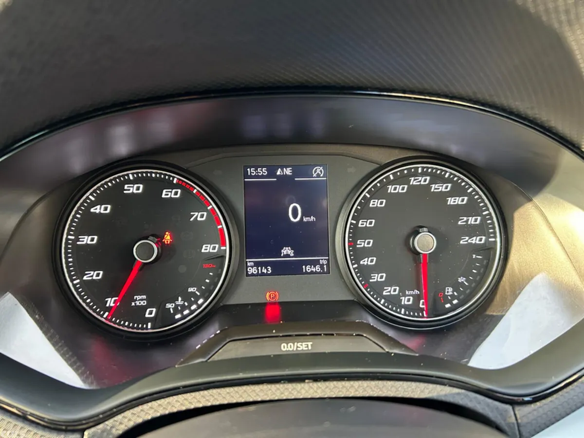 SEAT Arona Hatchback, Petrol, 2022, Red