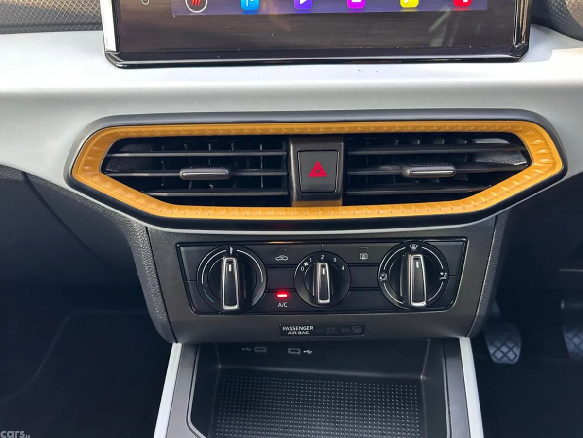 SEAT Arona Hatchback, Petrol, 2022, Red