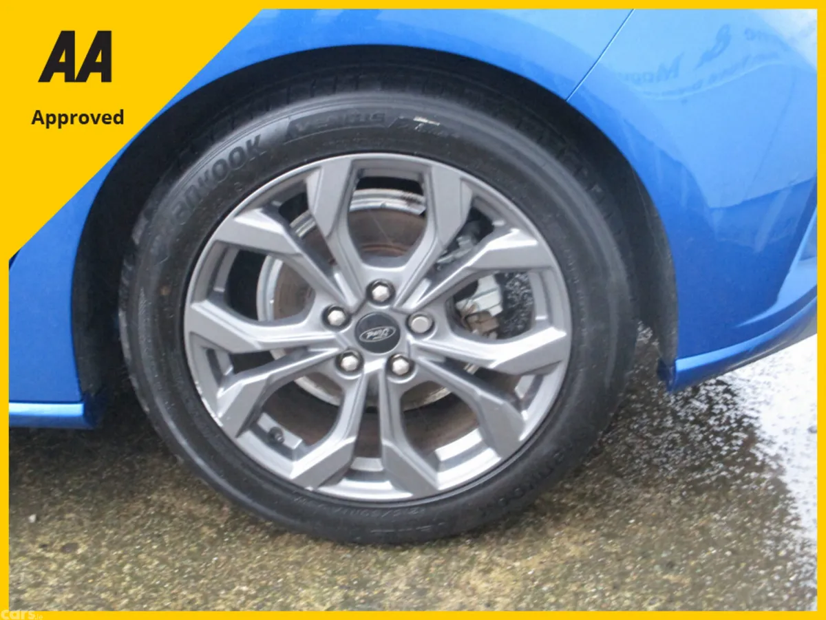 Ford Focus Hatchback, Petrol Hybrid, 2023, Blue