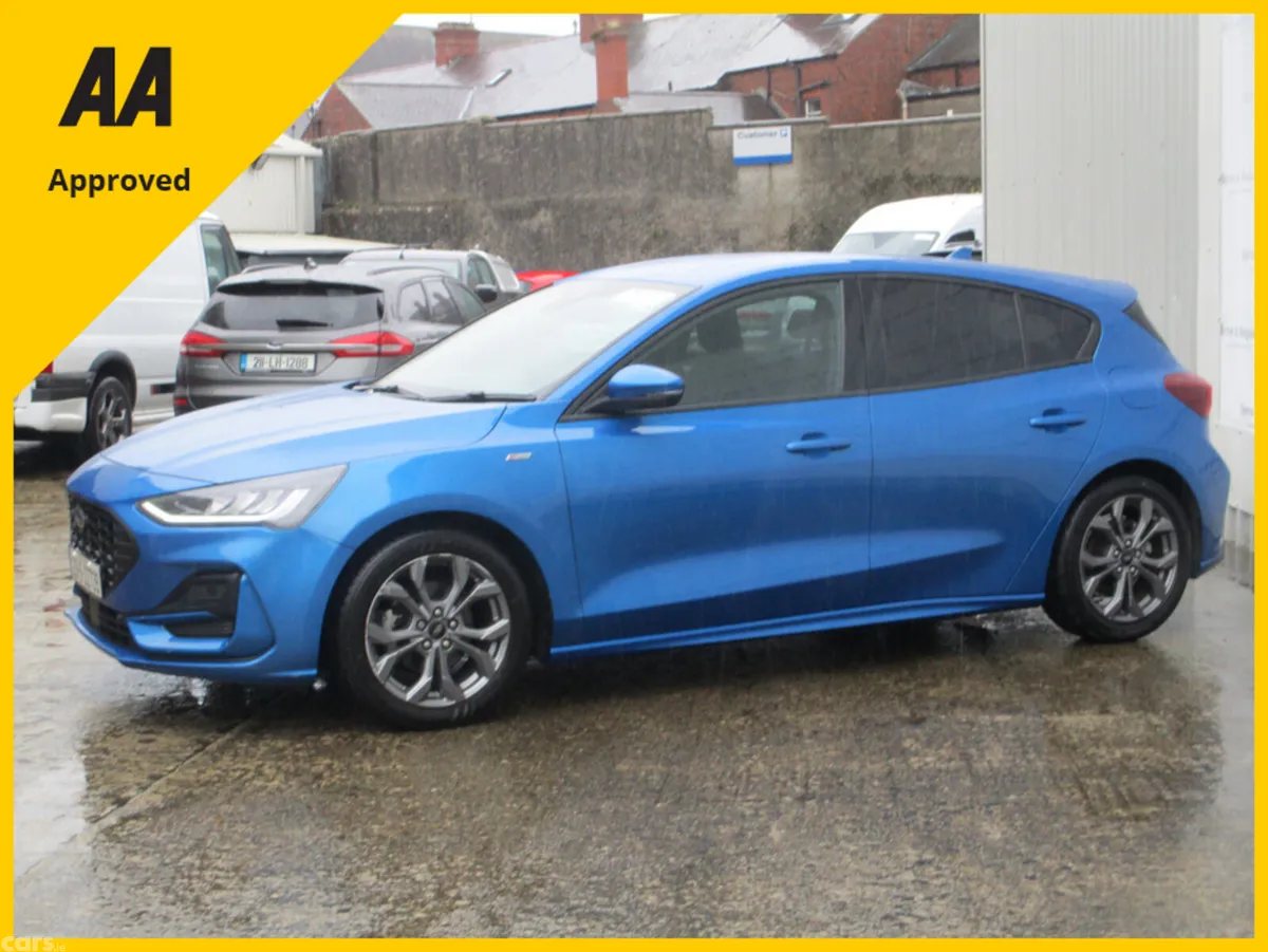 Ford Focus Hatchback, Petrol Hybrid, 2023, Blue