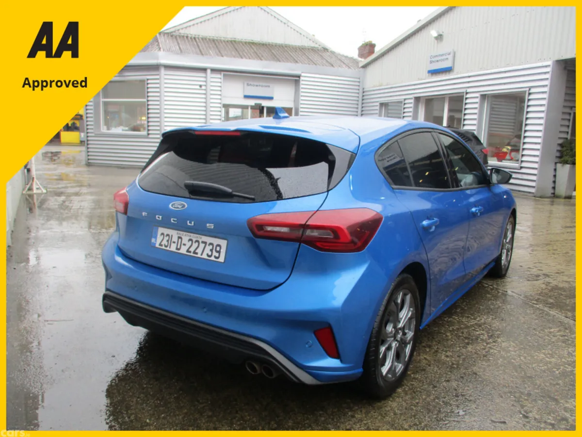 Ford Focus Hatchback, Petrol Hybrid, 2023, Blue