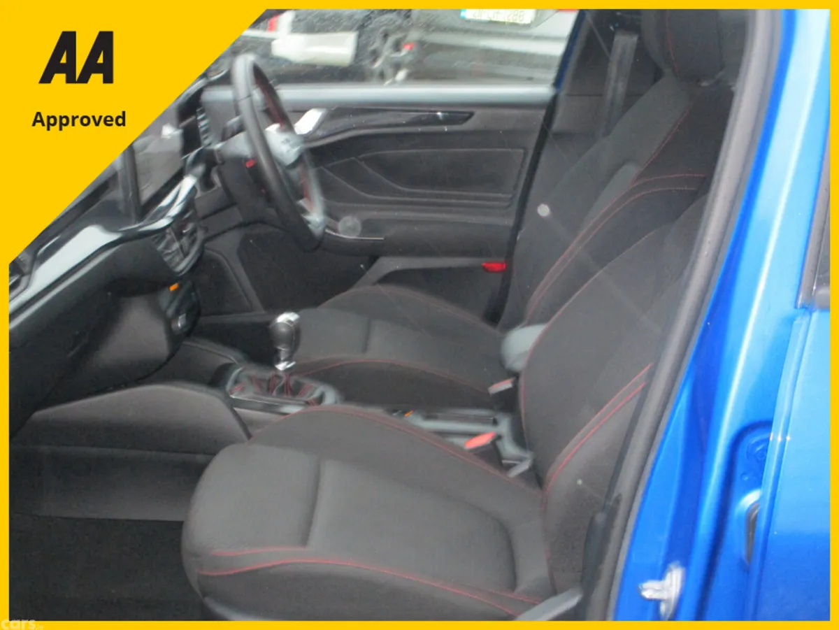 Ford Focus Hatchback, Petrol Hybrid, 2023, Blue