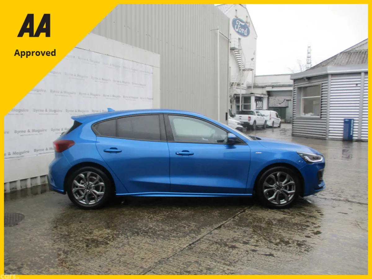Ford Focus Hatchback, Petrol Hybrid, 2023, Blue