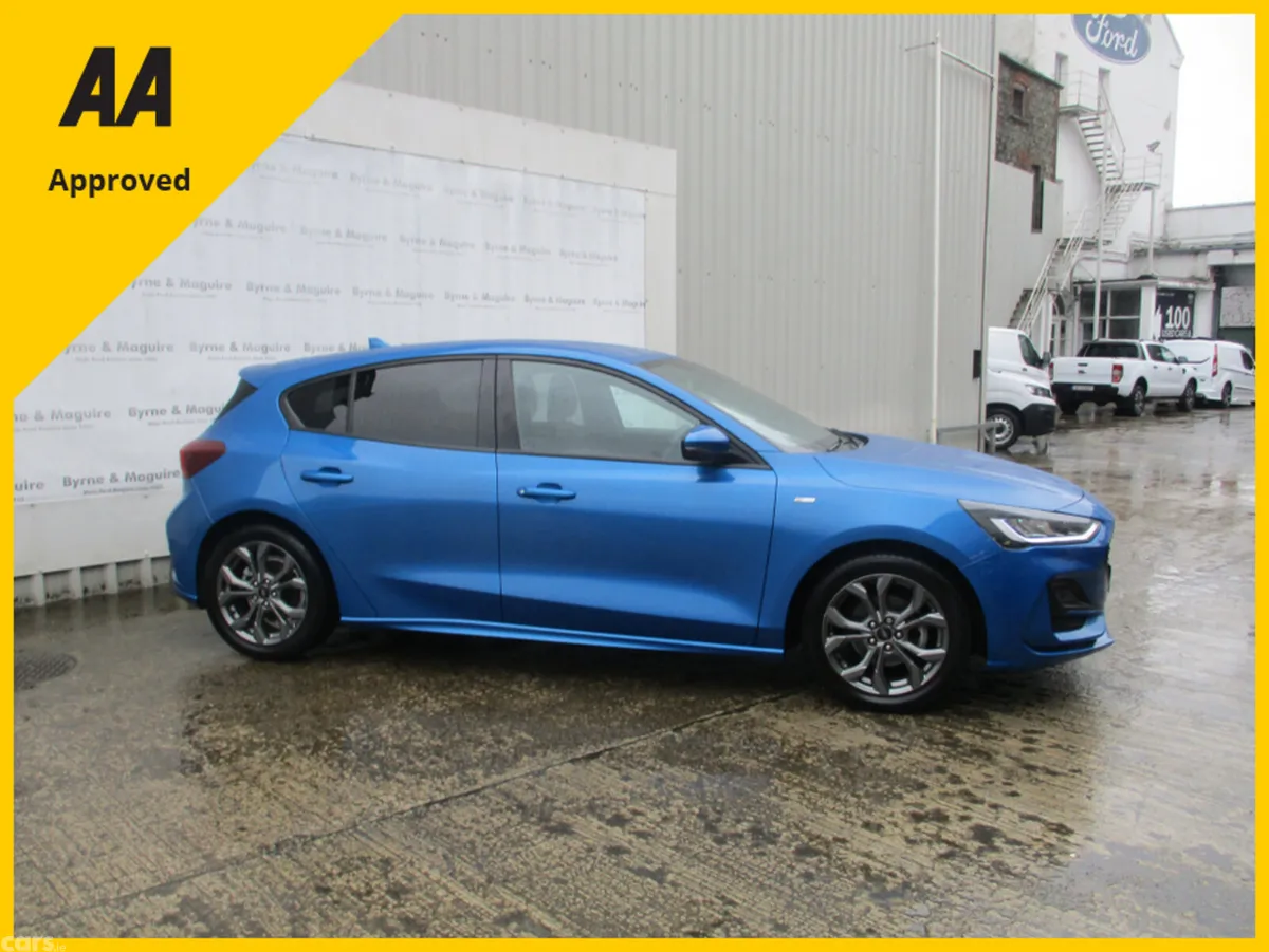 Ford Focus Hatchback, Petrol Hybrid, 2023, Blue