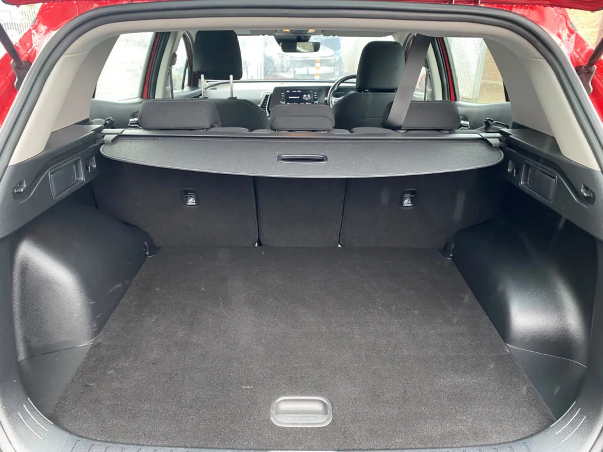 Kia Sportage SUV, Diesel Hybrid, 2023, Red