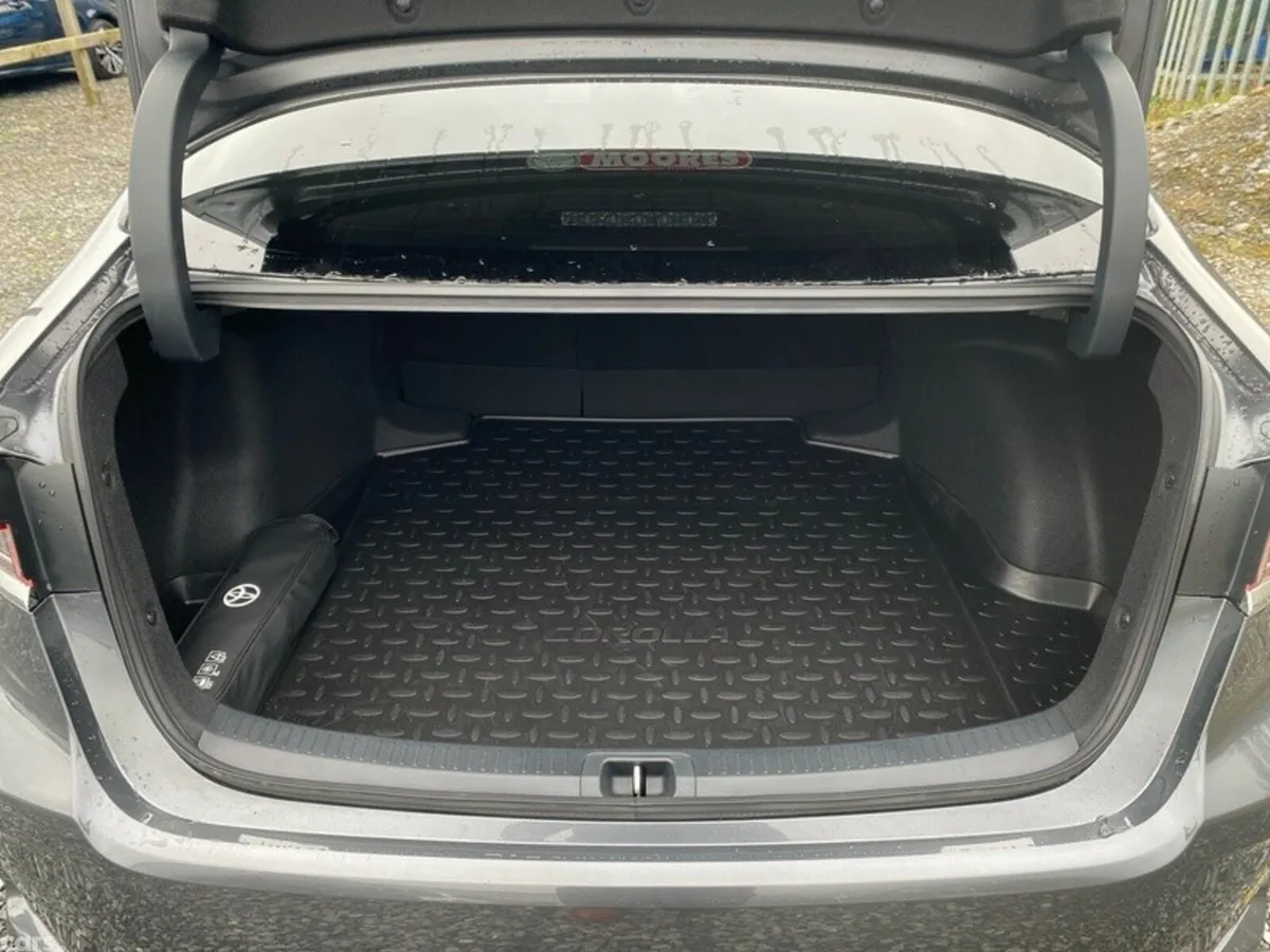 Toyota Corolla Saloon, Petrol Hybrid, 2025, Grey