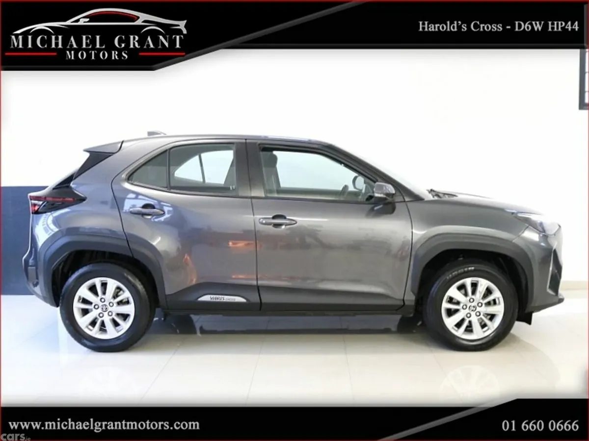 Toyota Yaris Cross Hatchback, Petrol Hybrid, 2023, Grey