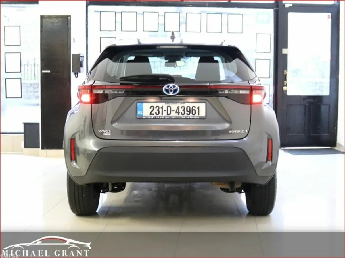 Toyota Yaris Cross Hatchback, Petrol Hybrid, 2023, Grey