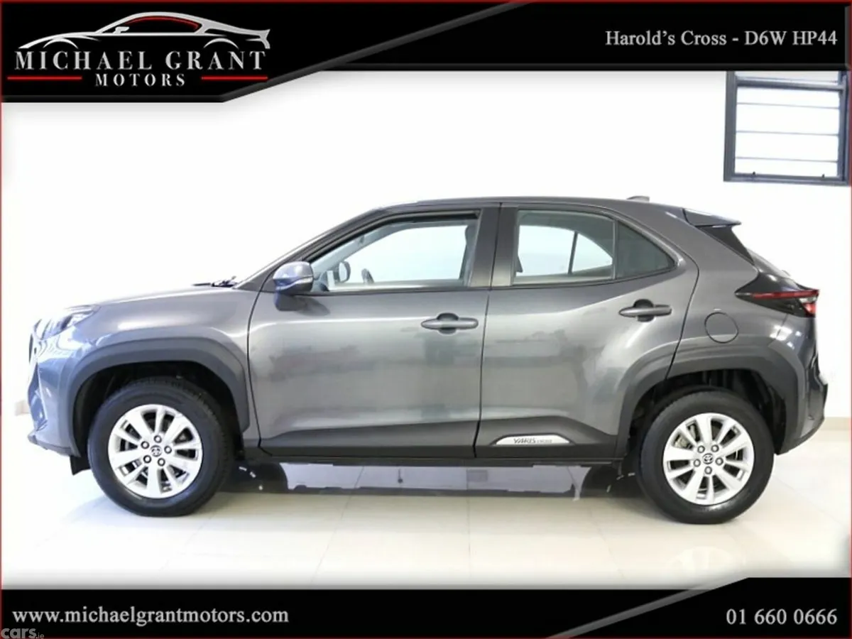 Toyota Yaris Cross Hatchback, Petrol Hybrid, 2023, Grey