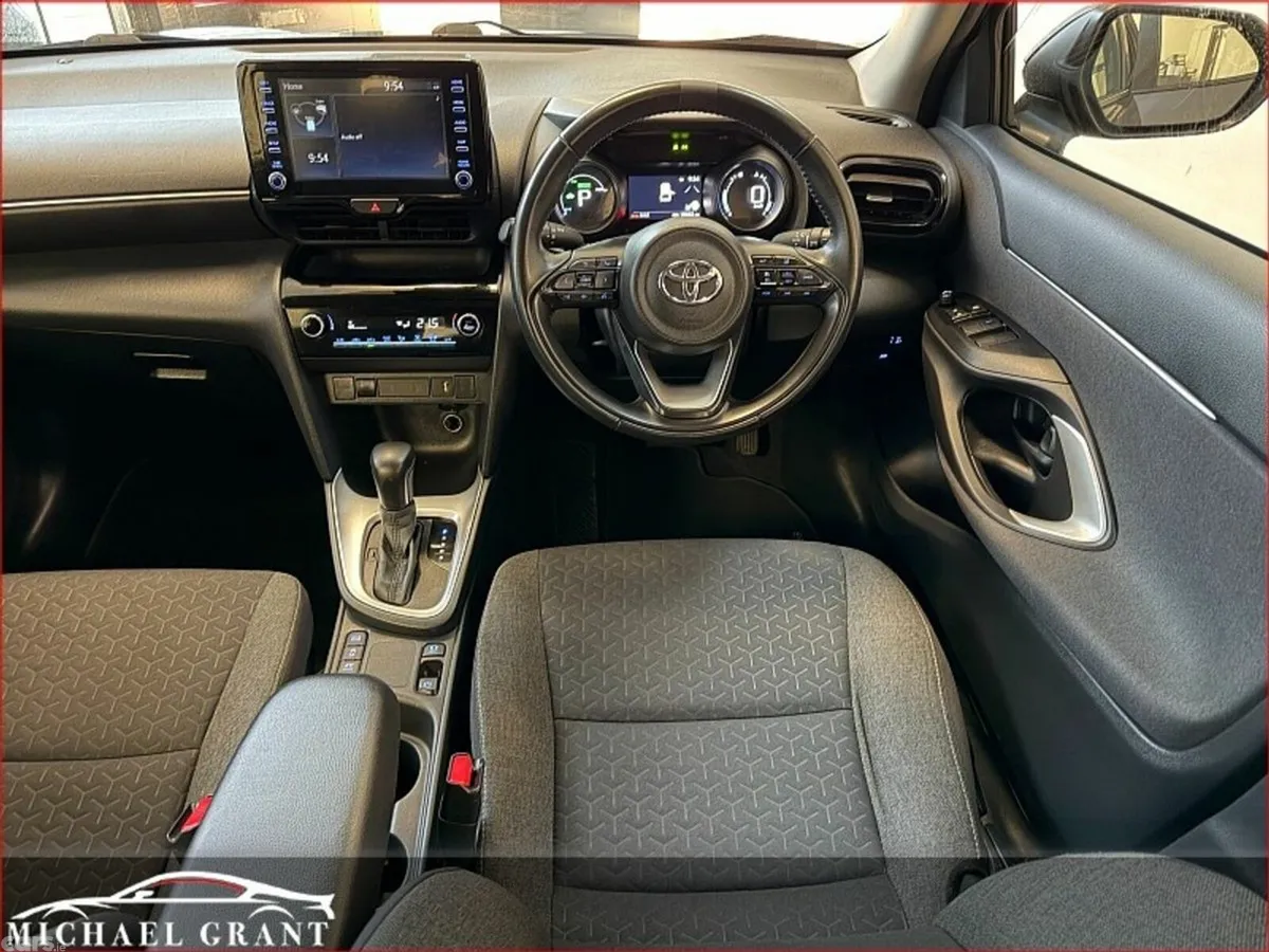 Toyota Yaris Cross Hatchback, Petrol Hybrid, 2023, Grey