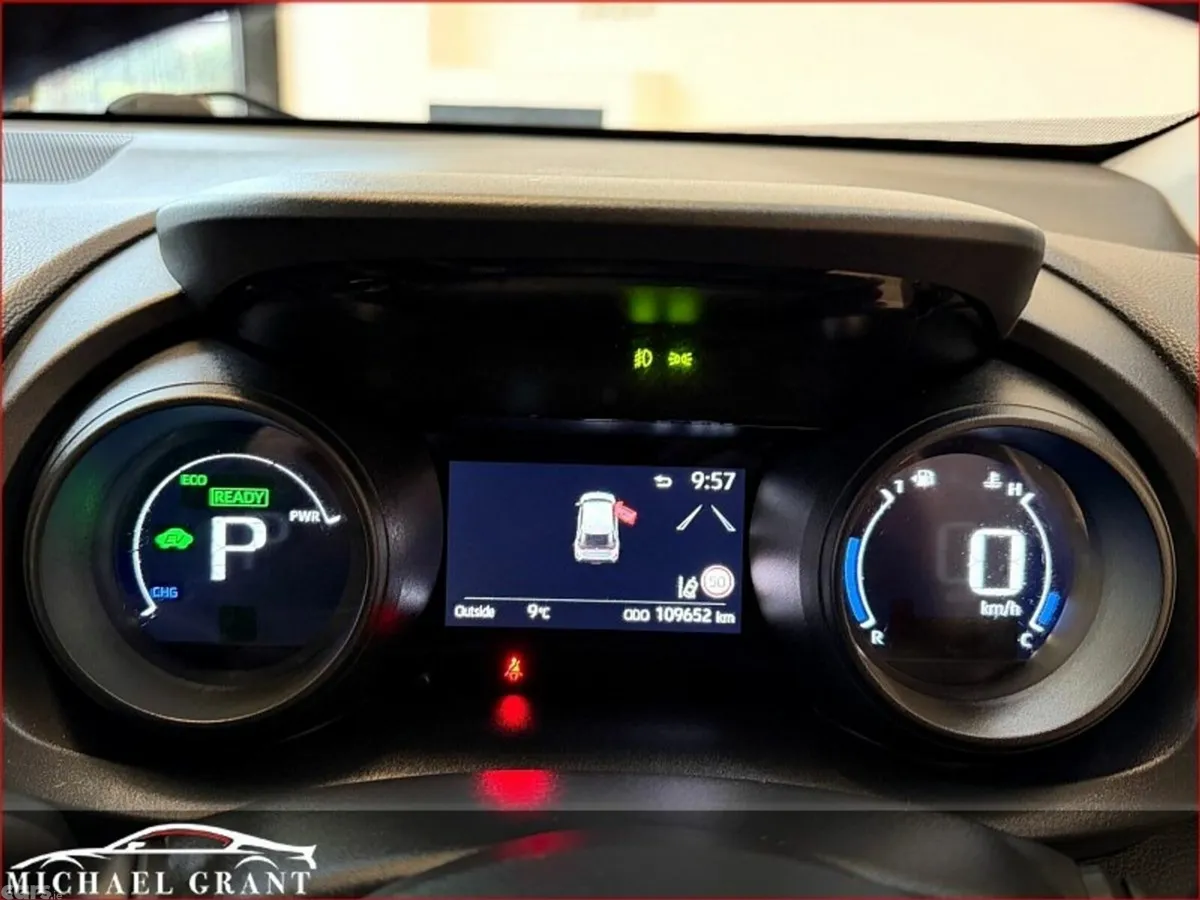 Toyota Yaris Cross Hatchback, Petrol Hybrid, 2023, Grey