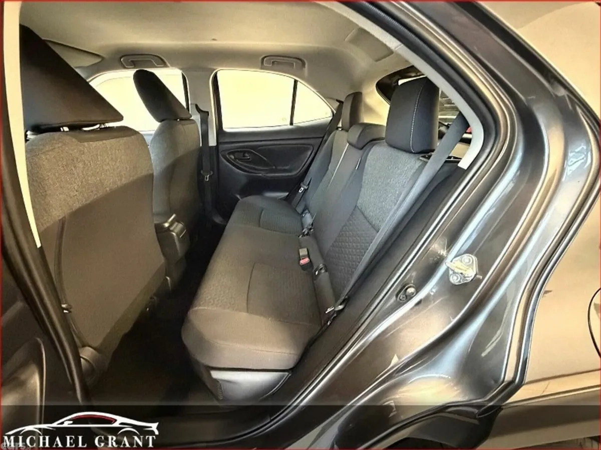 Toyota Yaris Cross Hatchback, Petrol Hybrid, 2023, Grey
