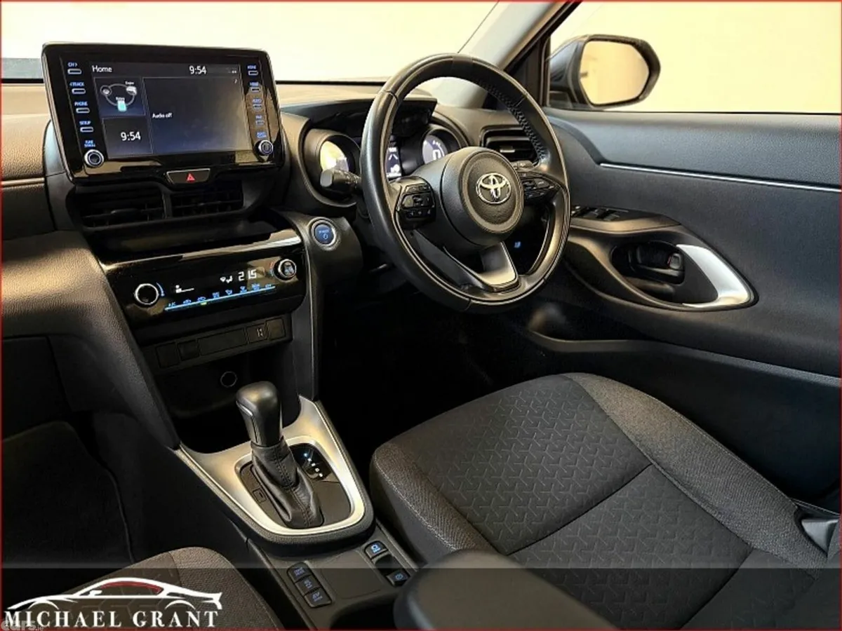 Toyota Yaris Cross Hatchback, Petrol Hybrid, 2023, Grey