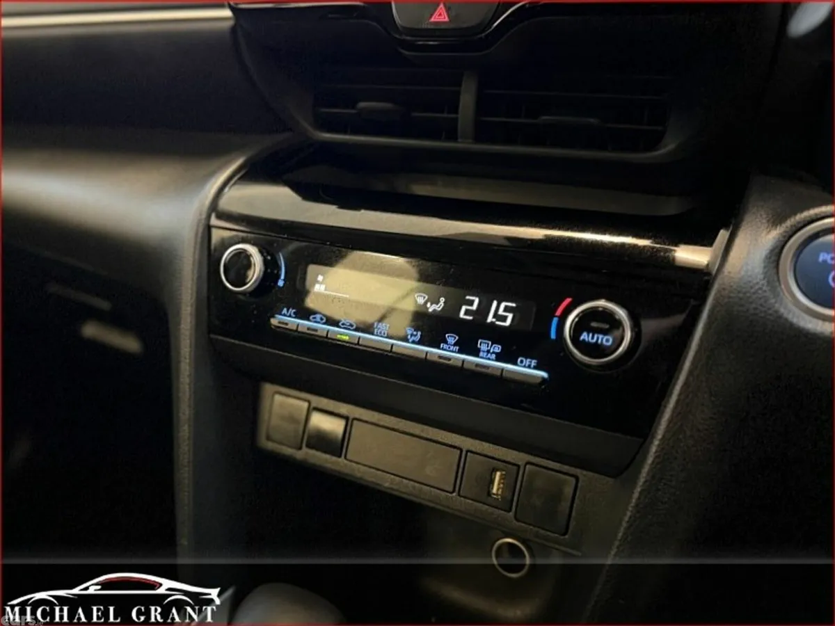 Toyota Yaris Cross Hatchback, Petrol Hybrid, 2023, Grey