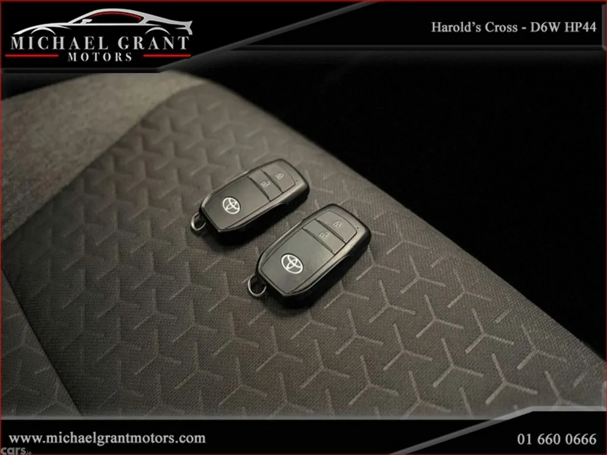 Toyota Yaris Cross Hatchback, Petrol Hybrid, 2023, Grey